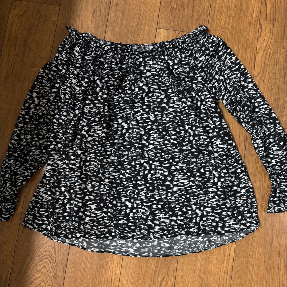 Black and White Off-Shoulder Women's Top